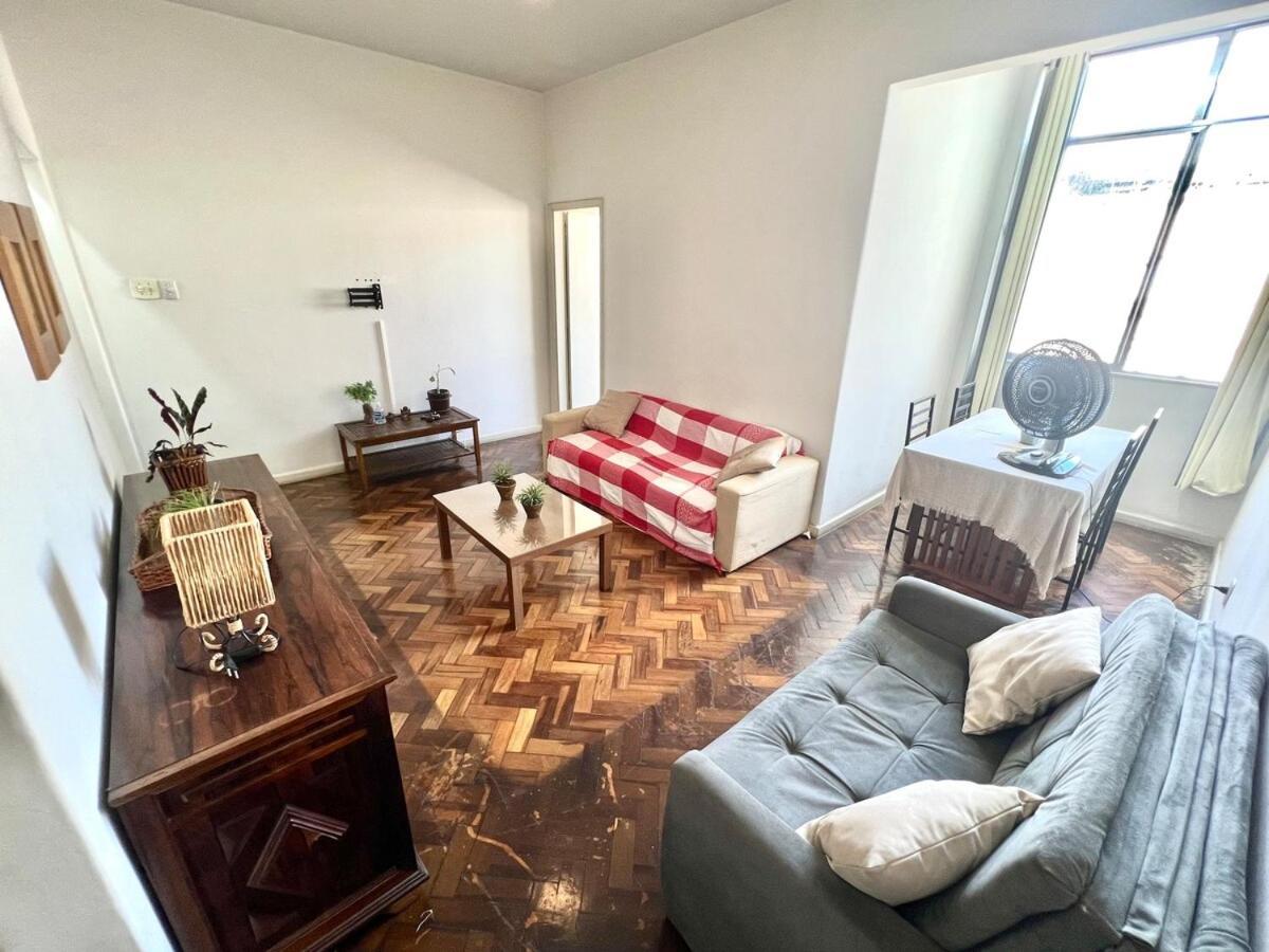 Em Copacabana, Apartamento